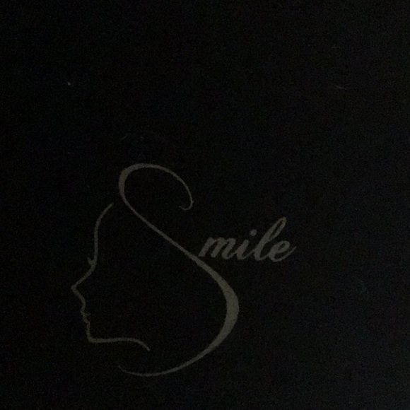 Trifold compact makeup mirror with foldable stand - Picture 2 of 7